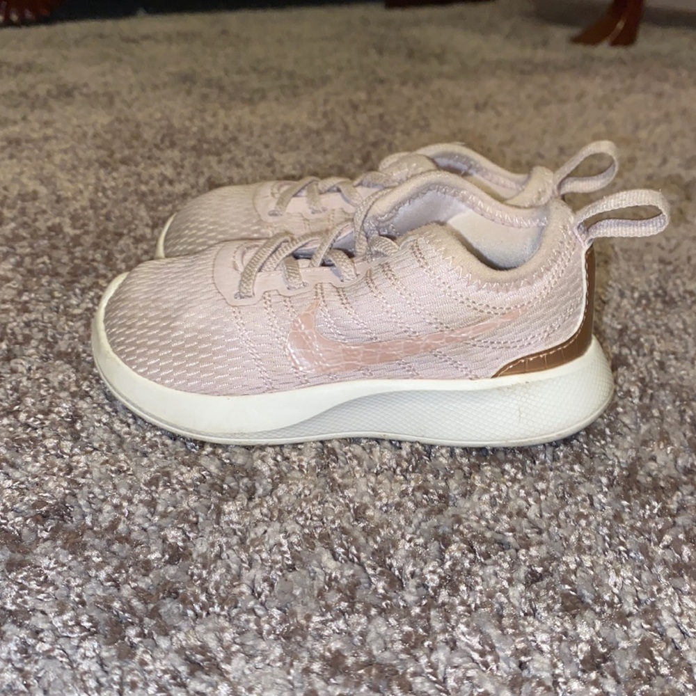 GIRLS NIKE SHOES